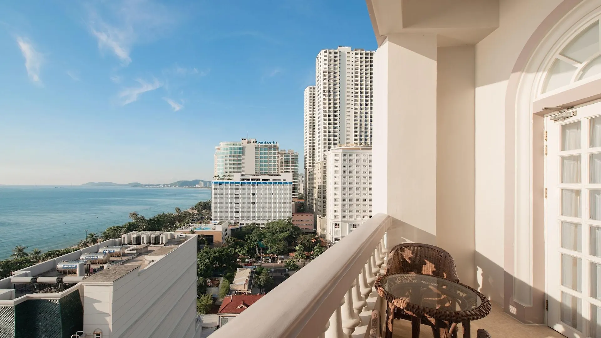 Sunrise Nha Trang Beach Hotel & Spa